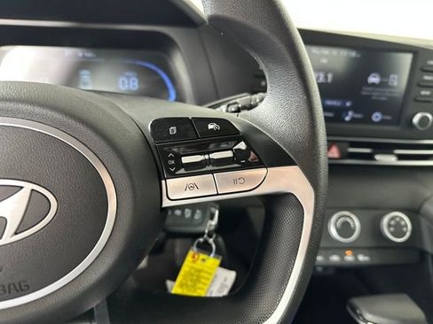 Used 2025 Hyundai Elantra SE image 16