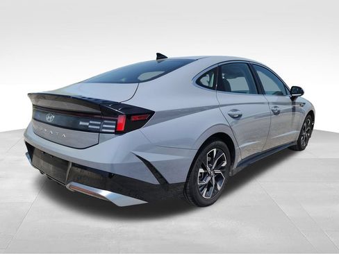 Used 2024 Hyundai Sonata SEL FWD image 8