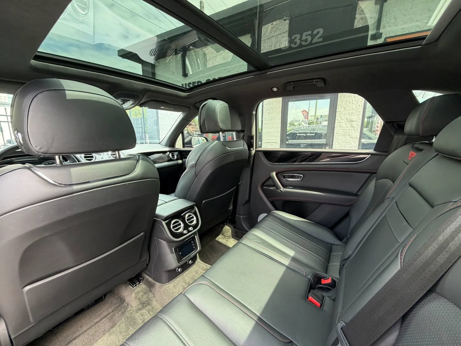 Used 2020 Bentley Bentayga AWD/4WD image 61