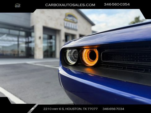 Used 2022 Dodge Challenger SXT w/ Driver Convenience Group image 27