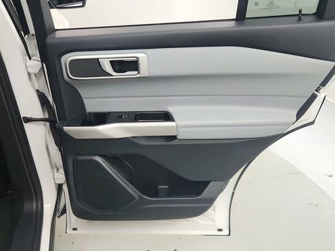 Used 2022 Ford Explorer XLT w/ Equipment Group 202A AWD/4WD image 26