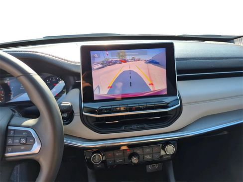 Used 2024 Jeep Compass Limited image 23