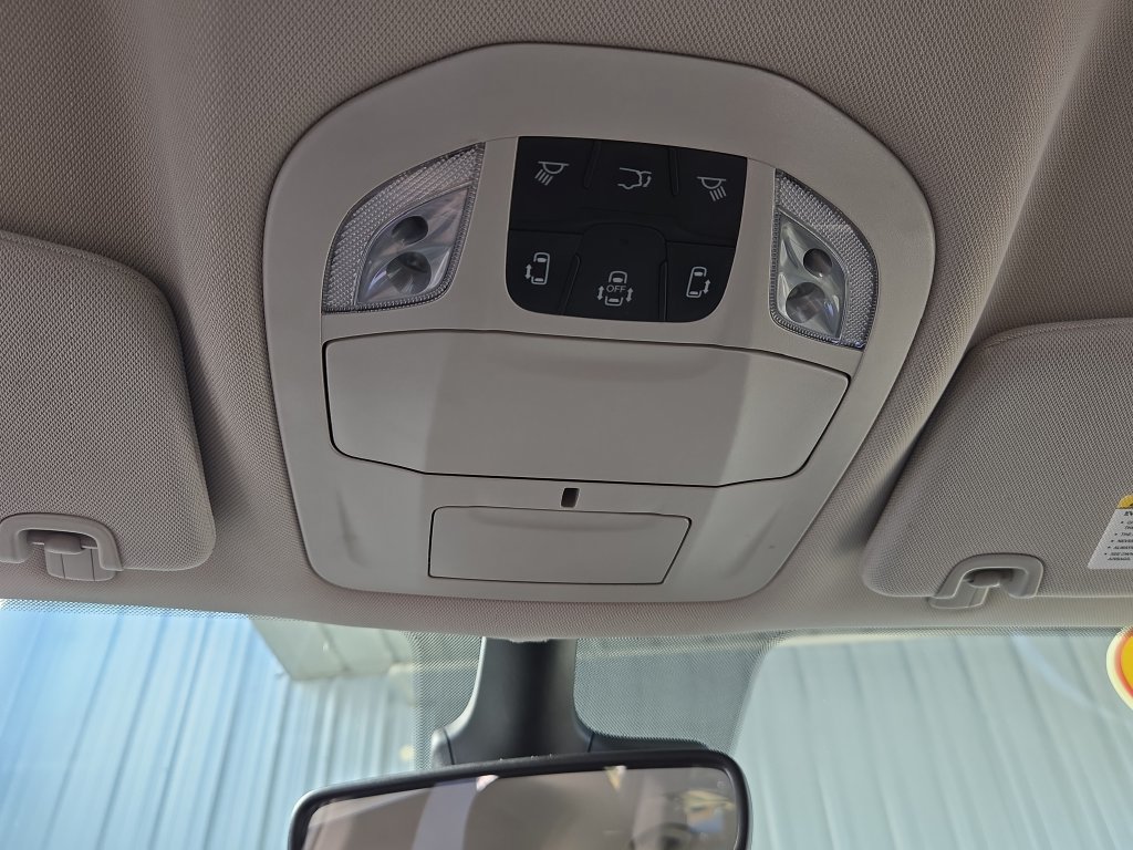 Used 2023 Chrysler Pacifica Touring-L FWD image 28