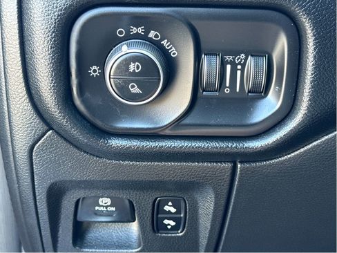 Used 2020 RAM 1500 Laramie w/ Sport Appearance Package AWD/4WD image 13