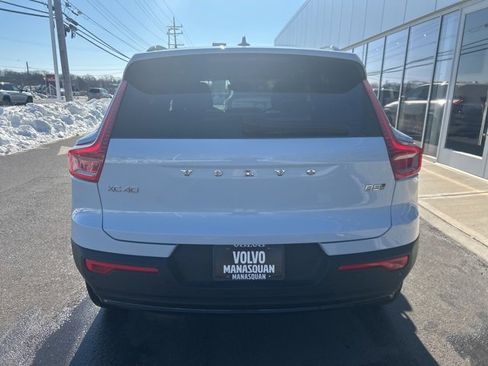 Certified 2025 Volvo XC40 B5 Plus image 4