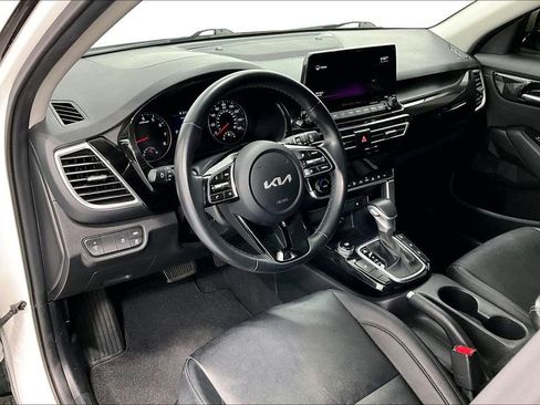 Used 2022 Kia Seltos EX image 16