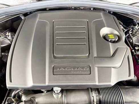 Certified 2025 Jaguar F-PACE R-Dynamic S image 26