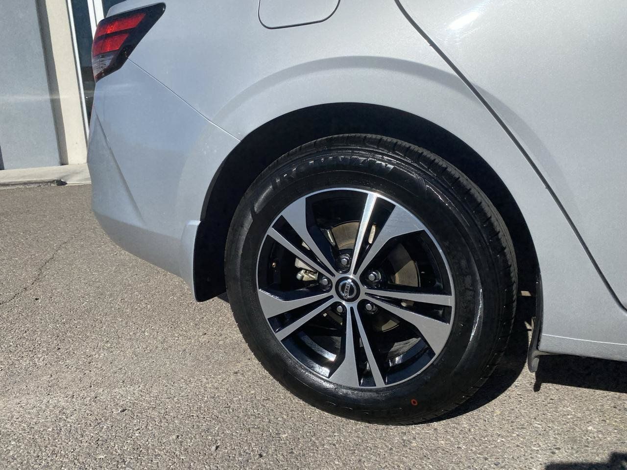 Used 2021 Nissan Sentra SV FWD image 4