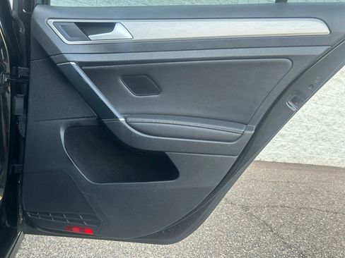 Used 2015 Volkswagen Golf TDI SE image 16