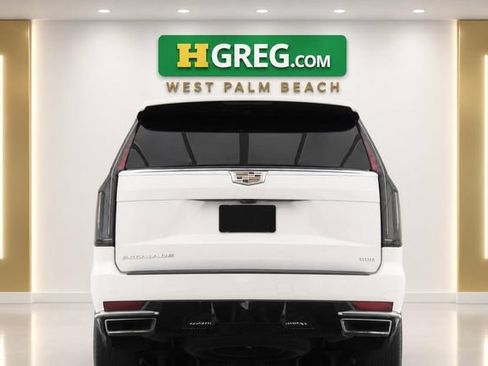 Used 2023 Cadillac Escalade Premium Luxury RWD image 8