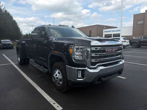 Used 2022 GMC Sierra 3500 SLE w/ SLE Convenience Package image 4