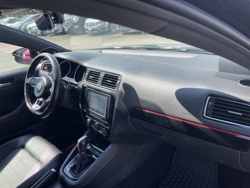 Used 2017 Volkswagen Jetta GLI FWD image 14