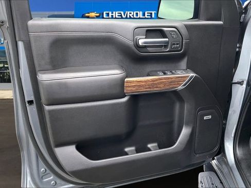 Used 2019 Chevrolet Silverado 1500 High Country w/ Technology Package AWD/4WD image 21