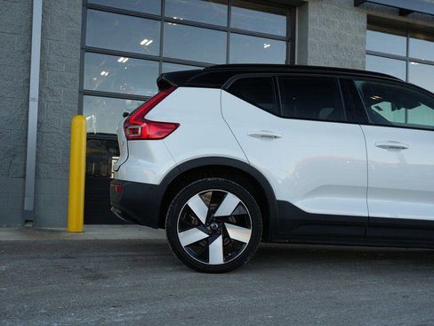 Used 2023 Volvo XC40 Recharge Ultimate image 32