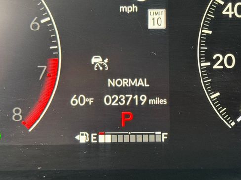 Used 2025 Honda HR-V Sport image 18