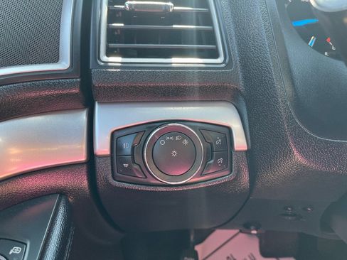 Used 2016 Ford Explorer XLT AWD/4WD image 21