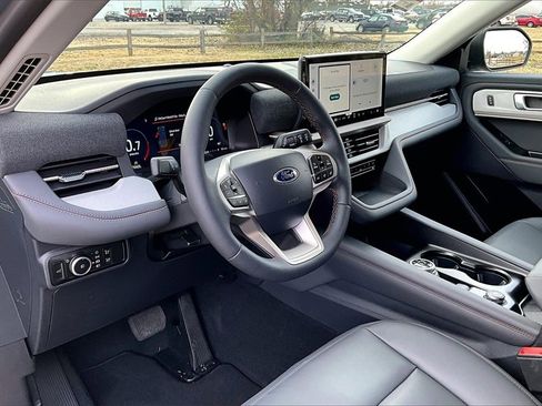 New 2026 Ford Explorer Active w/ Active Comfort Package image 4