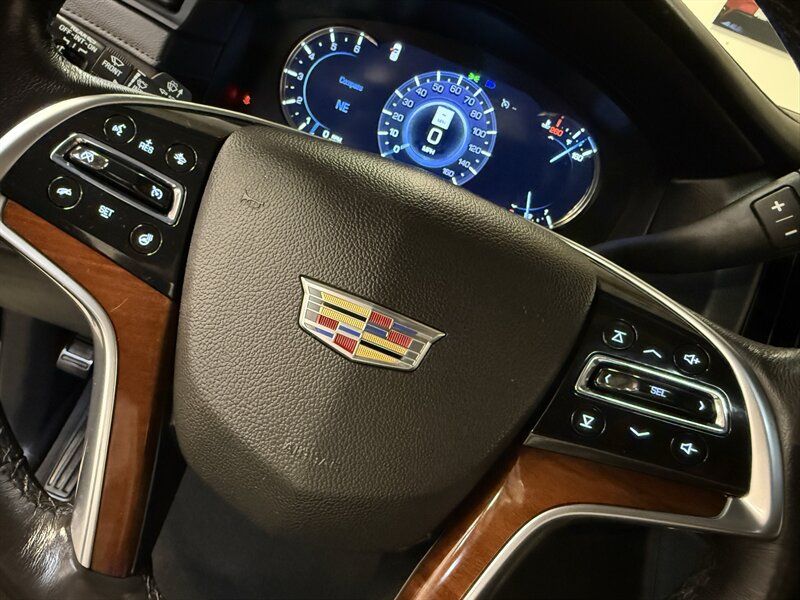 Used 2018 Cadillac Escalade Luxury AWD/4WD image 20