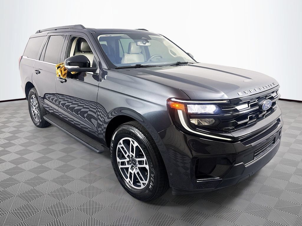 Used 2025 Ford Expedition Active RWD image 1