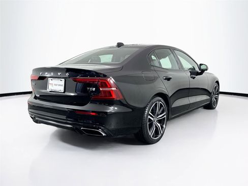 Used 2019 Volvo S60 T5 R-Design image 2