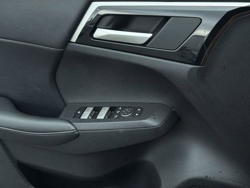 Used 2024 Mitsubishi Outlander AWD image 15