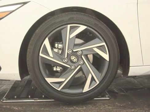 Certified 2026 Hyundai Elantra Limited FWD image 6