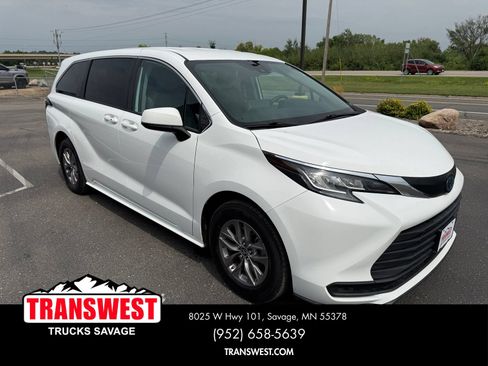 Used 2021 Toyota Sienna LE AWD/4WD image 17