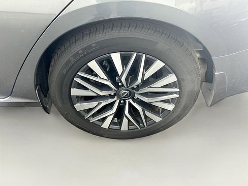 Used 2023 Nissan Altima 2.5 SV FWD image 11