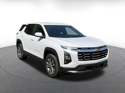 Used 2025 Chevrolet Equinox LT image 3