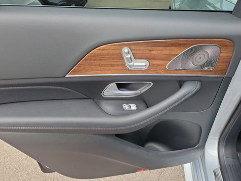 Certified 2025 Mercedes-Benz GLS 450 4MATIC image 11