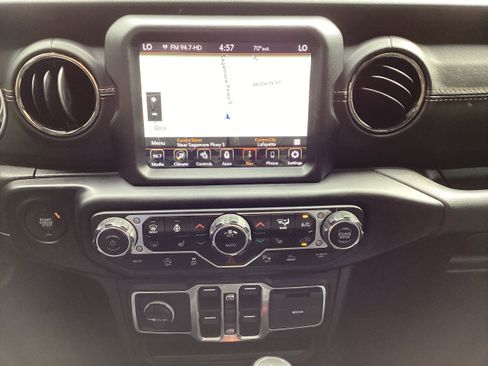 Used 2021 Jeep Wrangler Unlimited Sahara AWD/4WD image 18