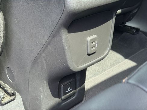 Used 2021 GMC Terrain SLT w/ Infotainment Package II AWD/4WD image 32
