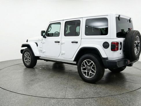 Used 2025 Jeep Wrangler Sahara image 6