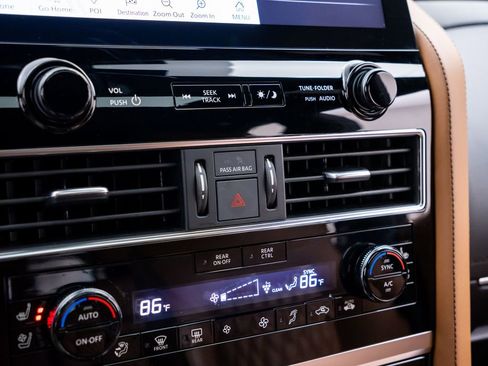 Used 2023 INFINITI QX80 Sensory w/ All-Season Package AWD/4WD image 30