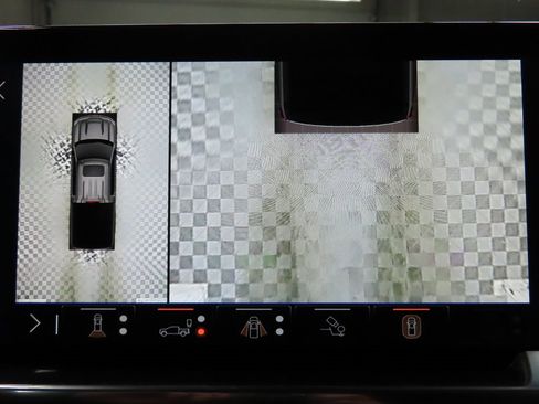 Used 2024 Chevrolet Silverado 1500 High Country image 15