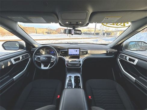 Used 2021 Ford Explorer XLT image 19