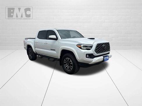 Used 2022 Toyota Tacoma TRD Sport w/ Black Out Package (TMS) AWD/4WD image 2