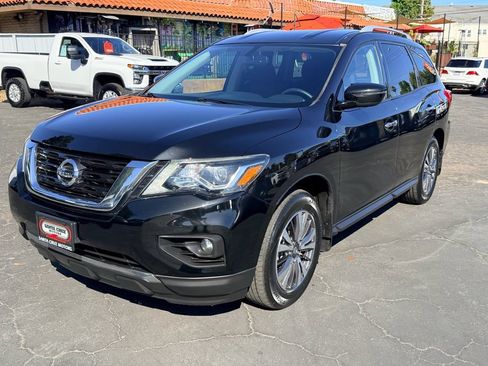 Used 2020 Nissan Pathfinder SV FWD image 3