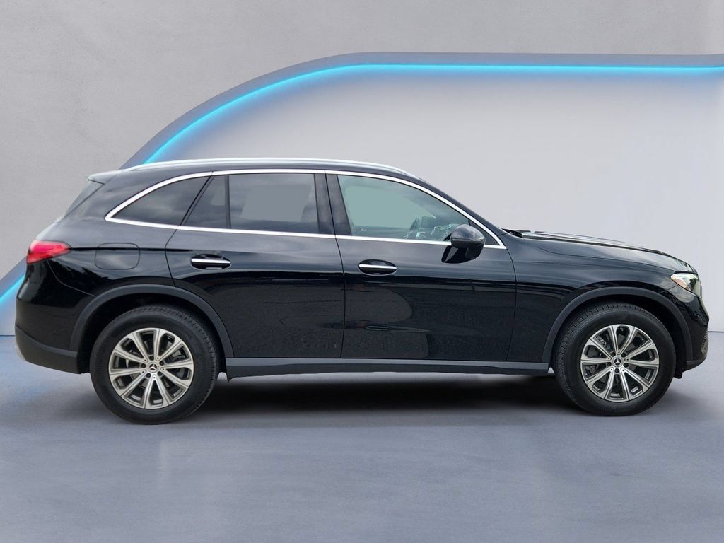 Certified 2025 Mercedes-Benz GLC 300 4MATIC image 3