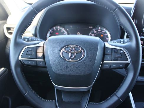 Used 2024 Toyota Highlander LE AWD/4WD image 34