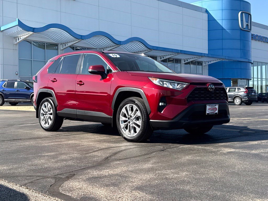 Used 2019 Toyota RAV4 XLE Premium w/ Cold Weather Package AWD/4WD image 3
