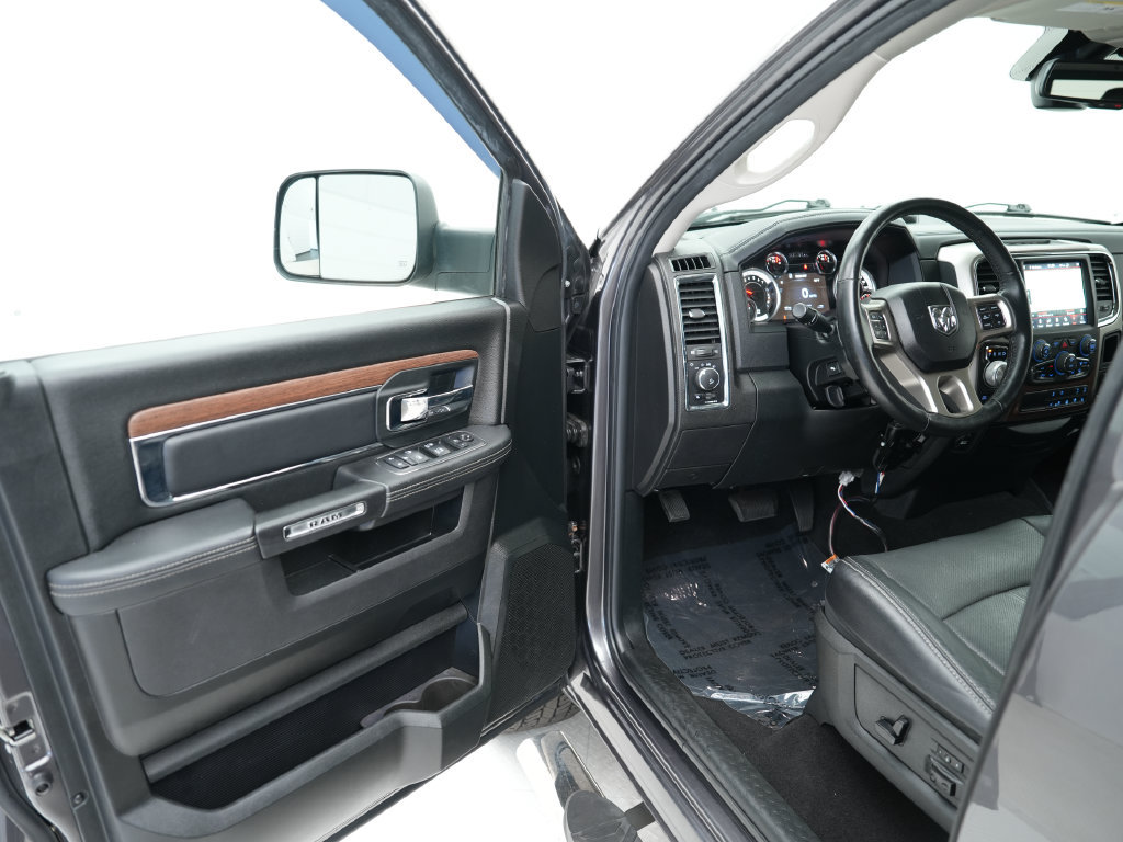 Used 2018 RAM 1500 Laramie w/ Convenience Group AWD/4WD image 9