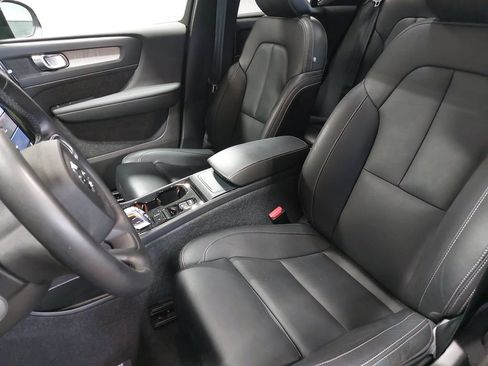 Used 2024 Volvo XC40 B5 Plus w/ Climate Package AWD/4WD image 15