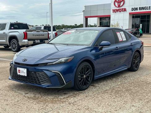 Used 2025 Toyota Camry SE w/ Convenience Package image 7
