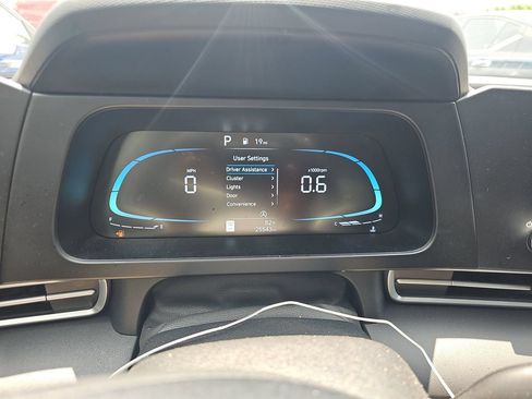 Used 2025 Hyundai Elantra SE FWD image 6