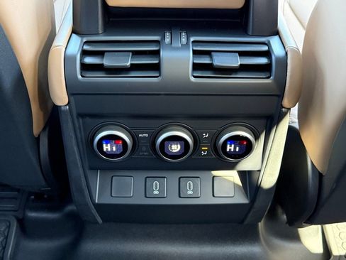 New 2026 Land Rover Defender 110 X-Dynamic SE image 37