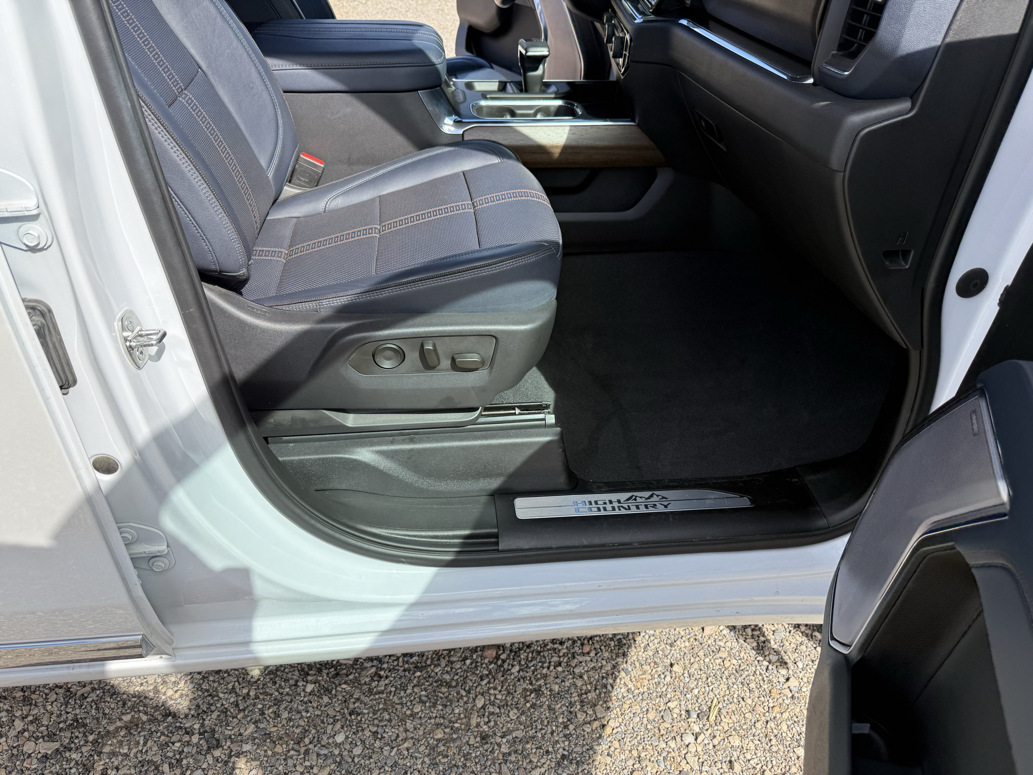 Used 2023 Chevrolet Silverado 1500 High Country AWD/4WD image 39