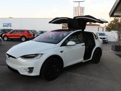 Used 2018 Tesla Model X 75D AWD/4WD image 30