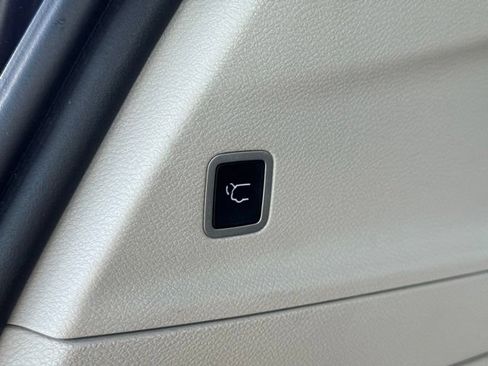 Certified 2019 Chrysler Pacifica Limited FWD image 24