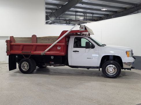 Used 2007 GMC Sierra 3500 W/T image 2